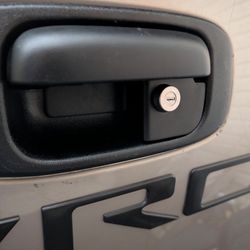 Chevy Tailgate Poplock 