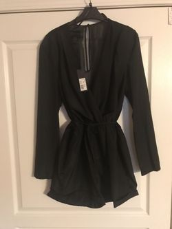 Kardashian Kollection short deep neck romper (xl)