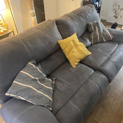 Large Recliner Couch (Loveseat)
