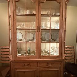 Solid Wood Lighted China Cabinet / Hutch – Beautiful Condition