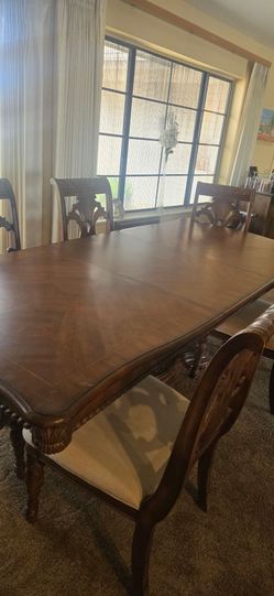 DINING ROOM TABLE