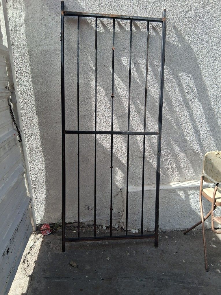 Protección De Metal 79"×33"