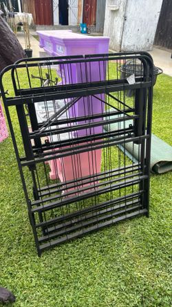 Queen metal bedframe