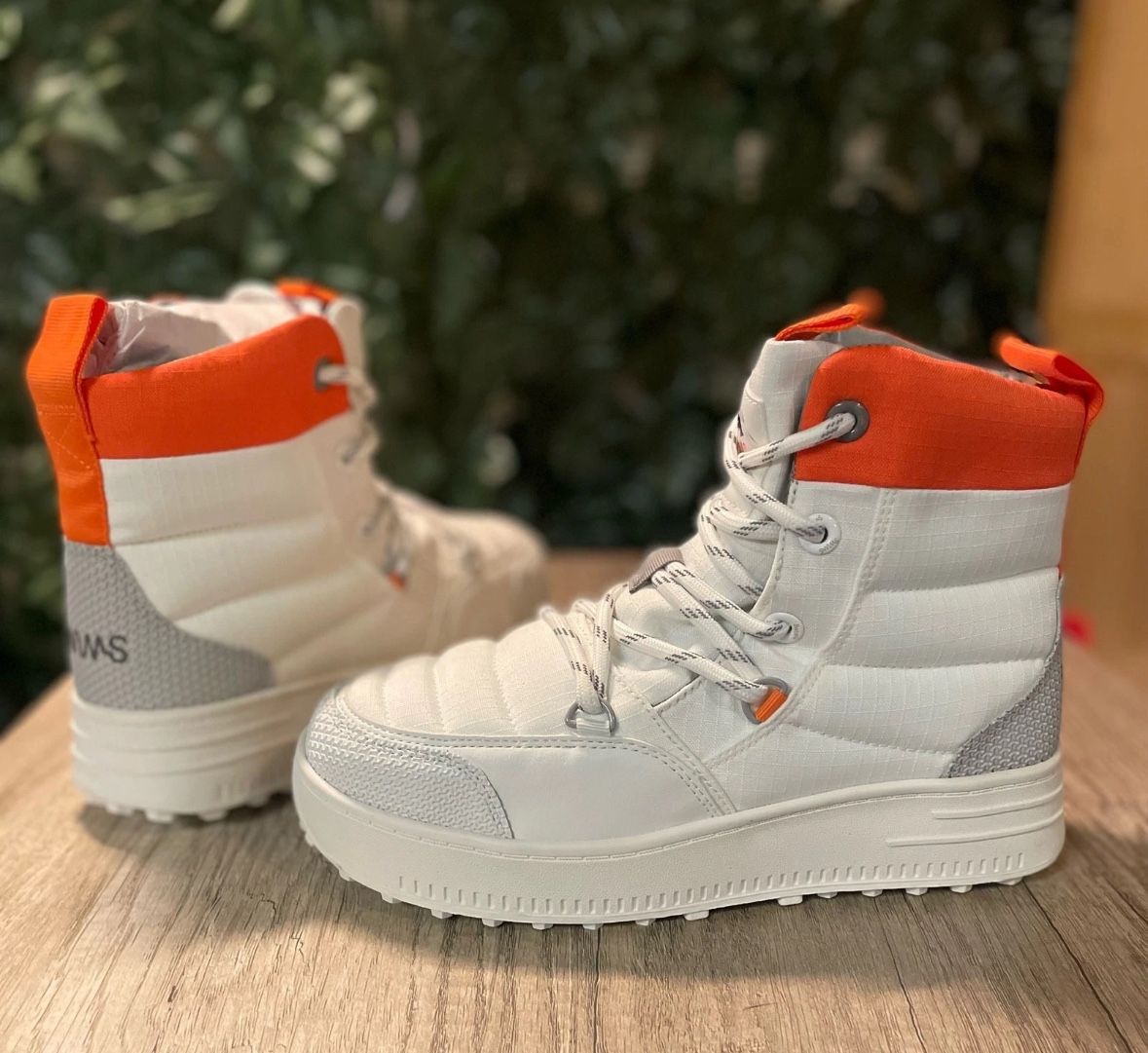 New - Swims Snow Boots Woman Size 6