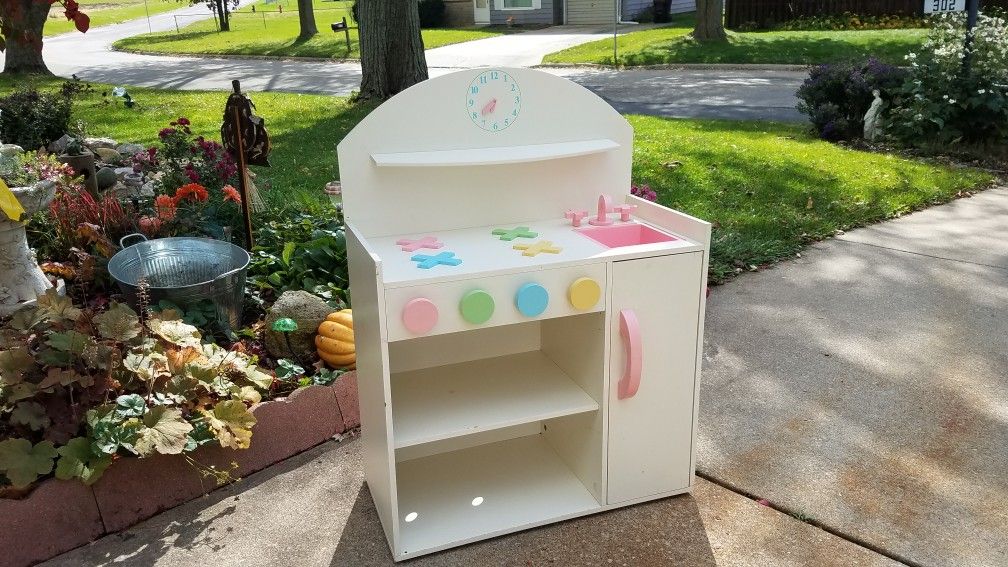KIDS WOOD KITCHEN PLAYSET W 34 PC DISHES/ FOOD