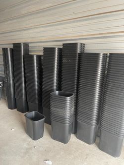 Plastic Trash Cans 28 Qt