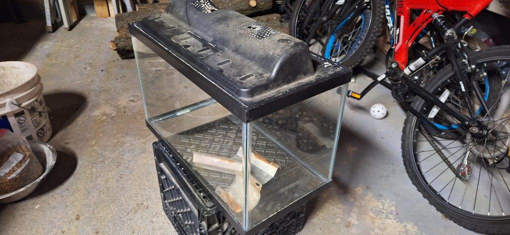 20Gallon Fish Tank w Accessories