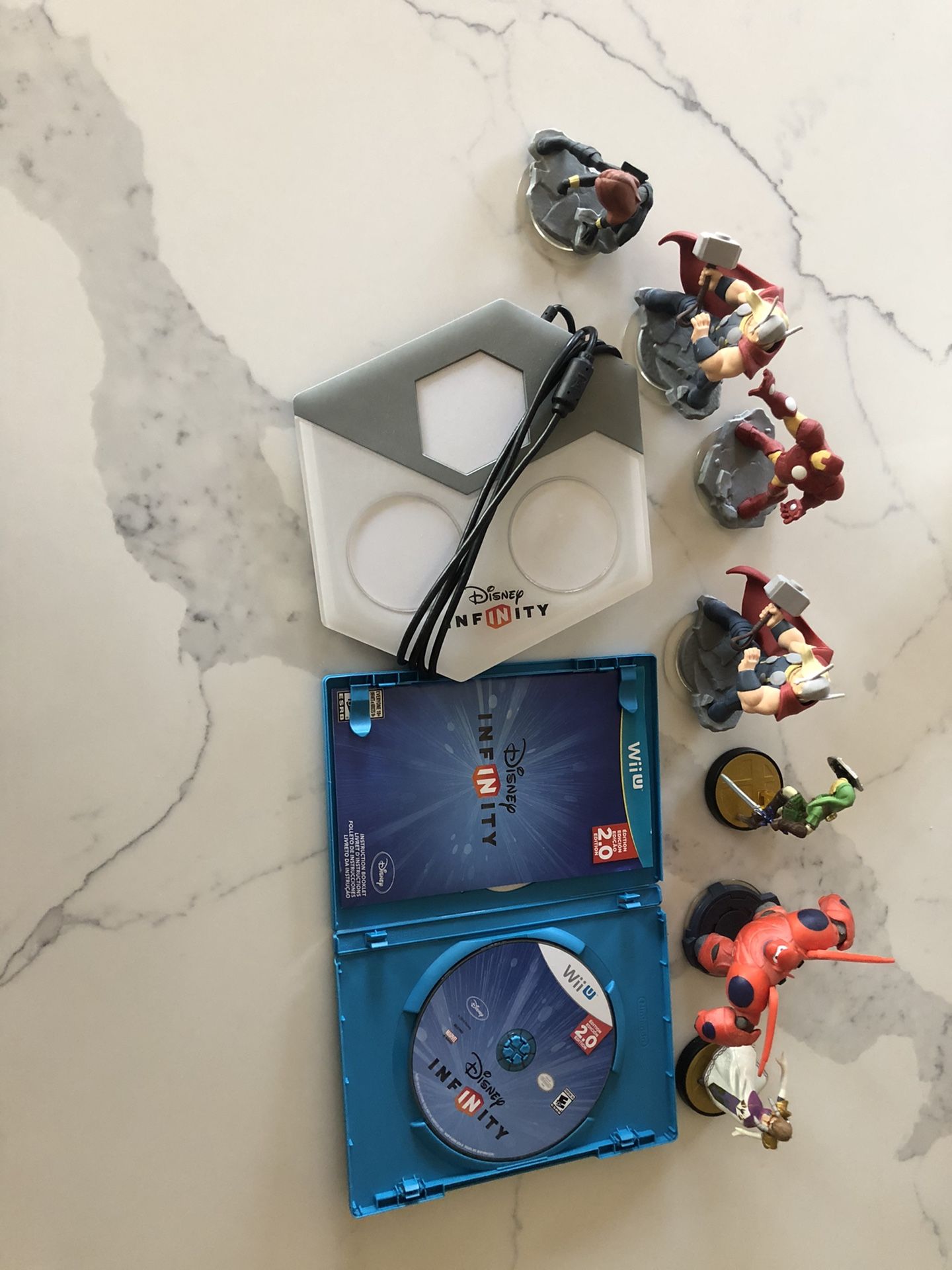 Wii U infinity game with pad and 7 figurines.