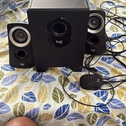 Never Used Only 1 Time Monitor Speakers 