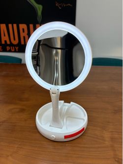 Foldable Stand-Type Magnifying mirror with Light