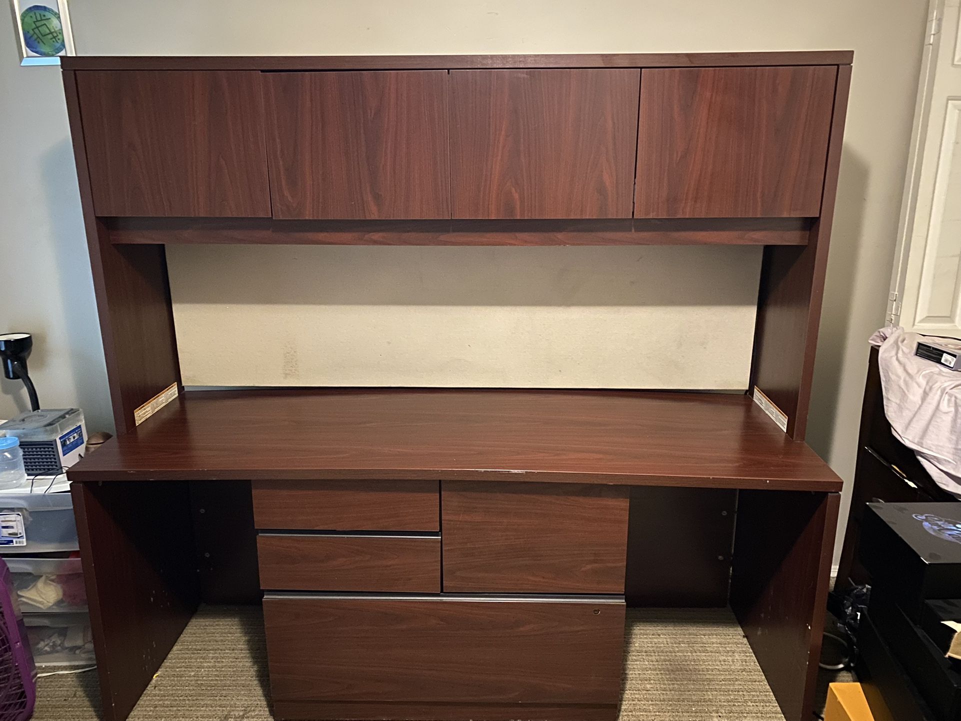 Office Desk With Overhead Lighting