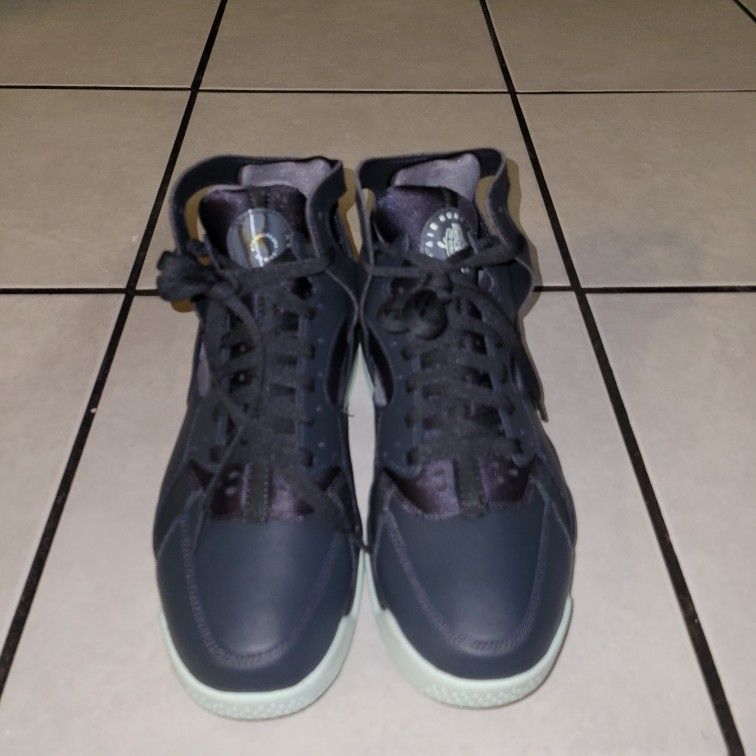 Size 9.5 - Nike Air Flight Huarache Dark Smoke Grey Barely Green FJ4839-001