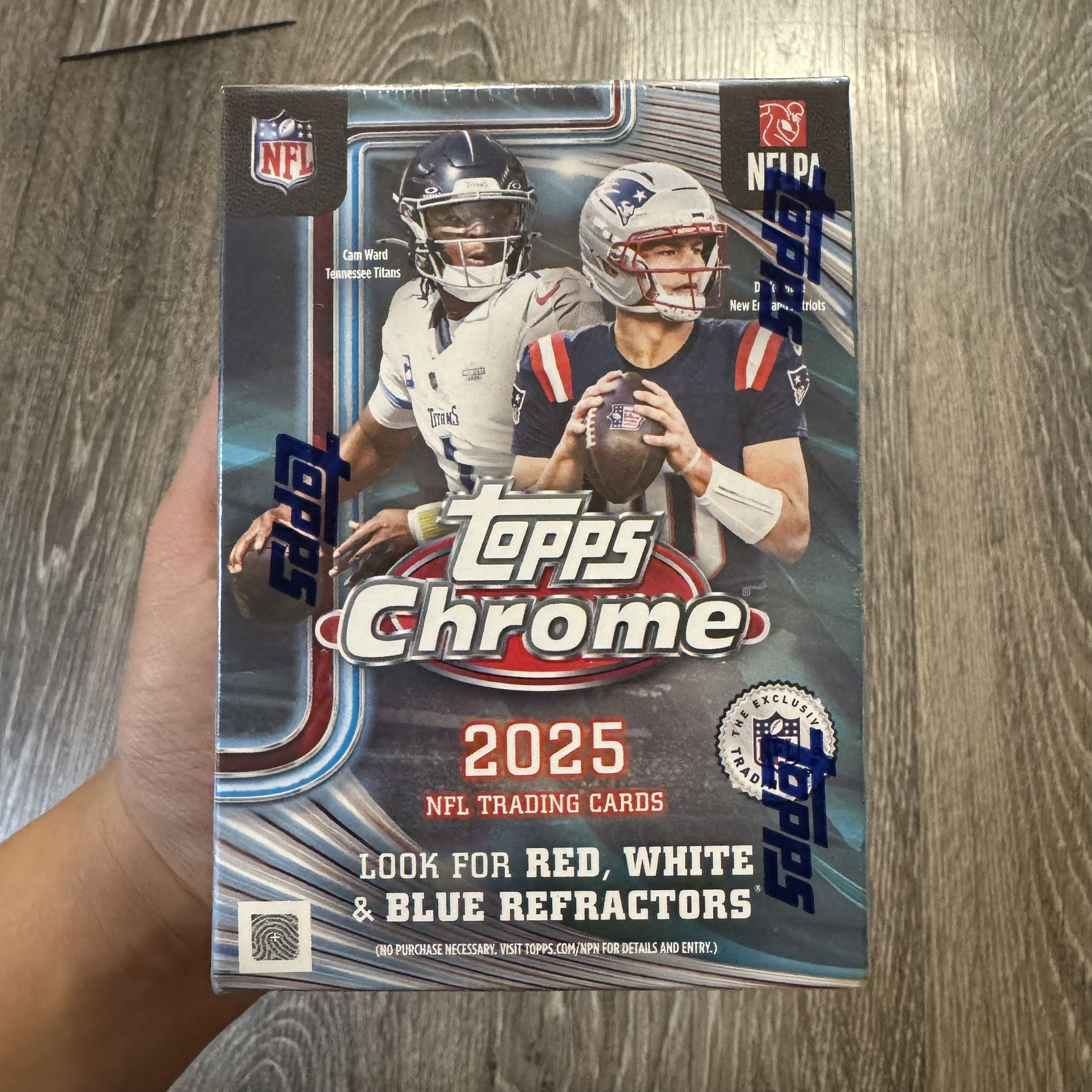 Topps 2025 Topps Chrome NFL Football Blaster Box