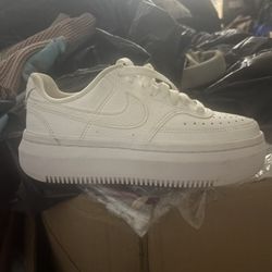 Women’s Nike Alta Court Vision Triple White Size5