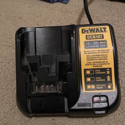 Cargador dewalt 12y20 V