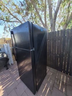 Refrigerator/ Refrigerador