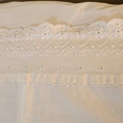 Home Decor / Fabric / Textiles - Vintage JCPenney Flat Sheet with Wide Eyelet Trim