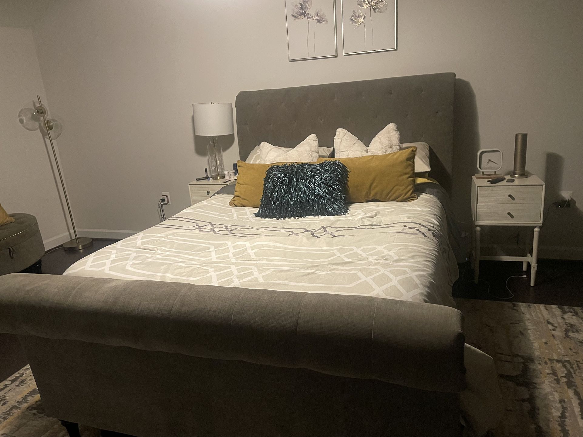 Queen Sleigh Bed W/ Matching Ottoman