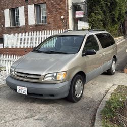 2000 Toyota Sienna