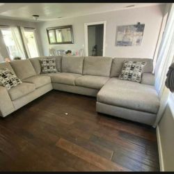 Light Gray Sectional Couch 1099