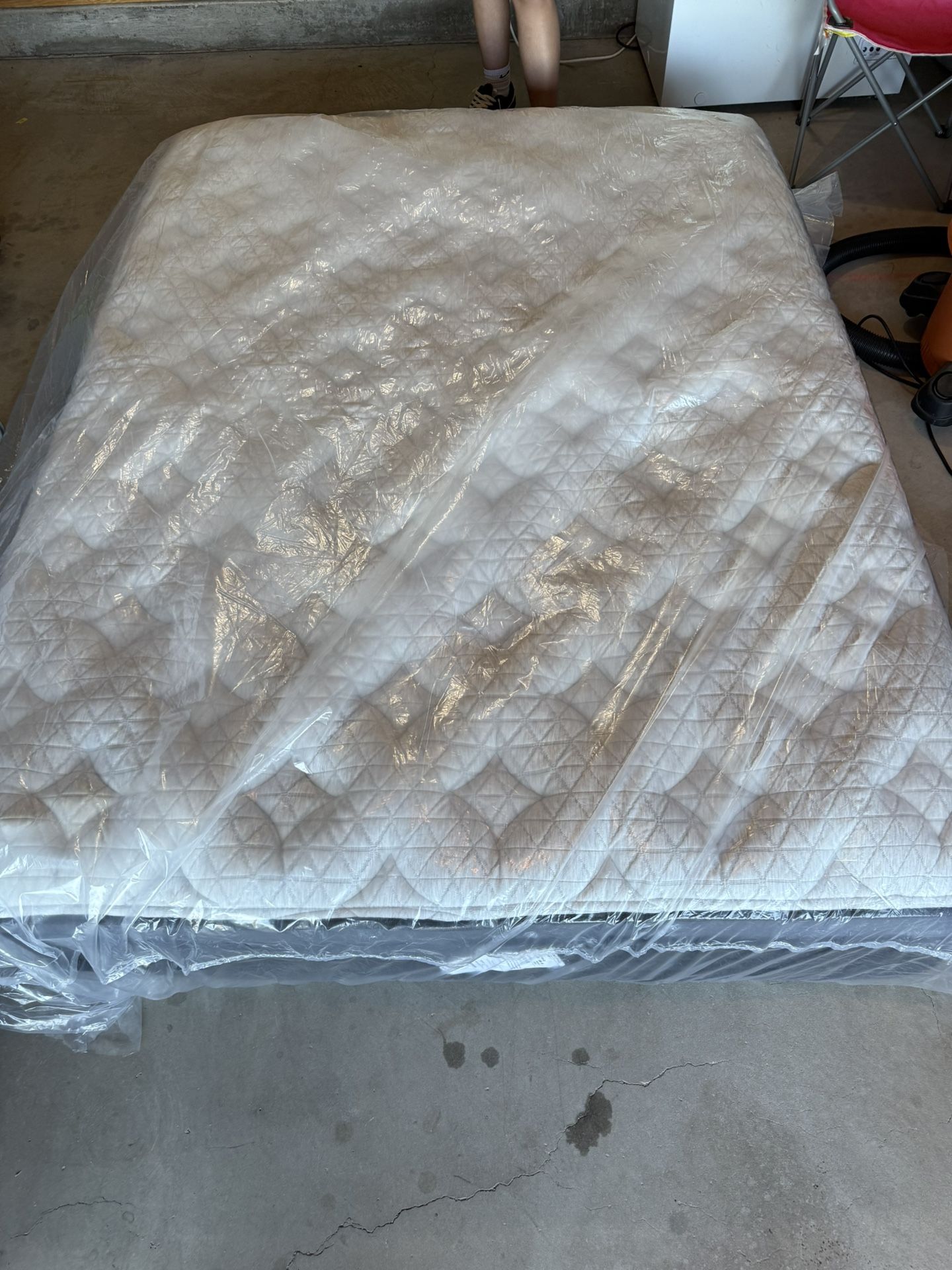 Helix, Luxe Midnight, Queen, Cover: Original Cover, Top Layer: ErgoAlign Layer Like New