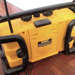 Dewalt DW911 Job site Radio And Charger
