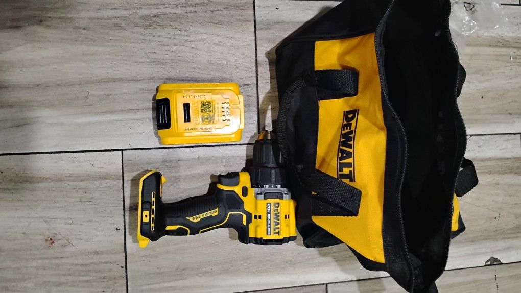 DEWALT 1/2IN ATOMIC 20 VOLT BRUSHLESS CORDLESS DRILL DRIVER KIT