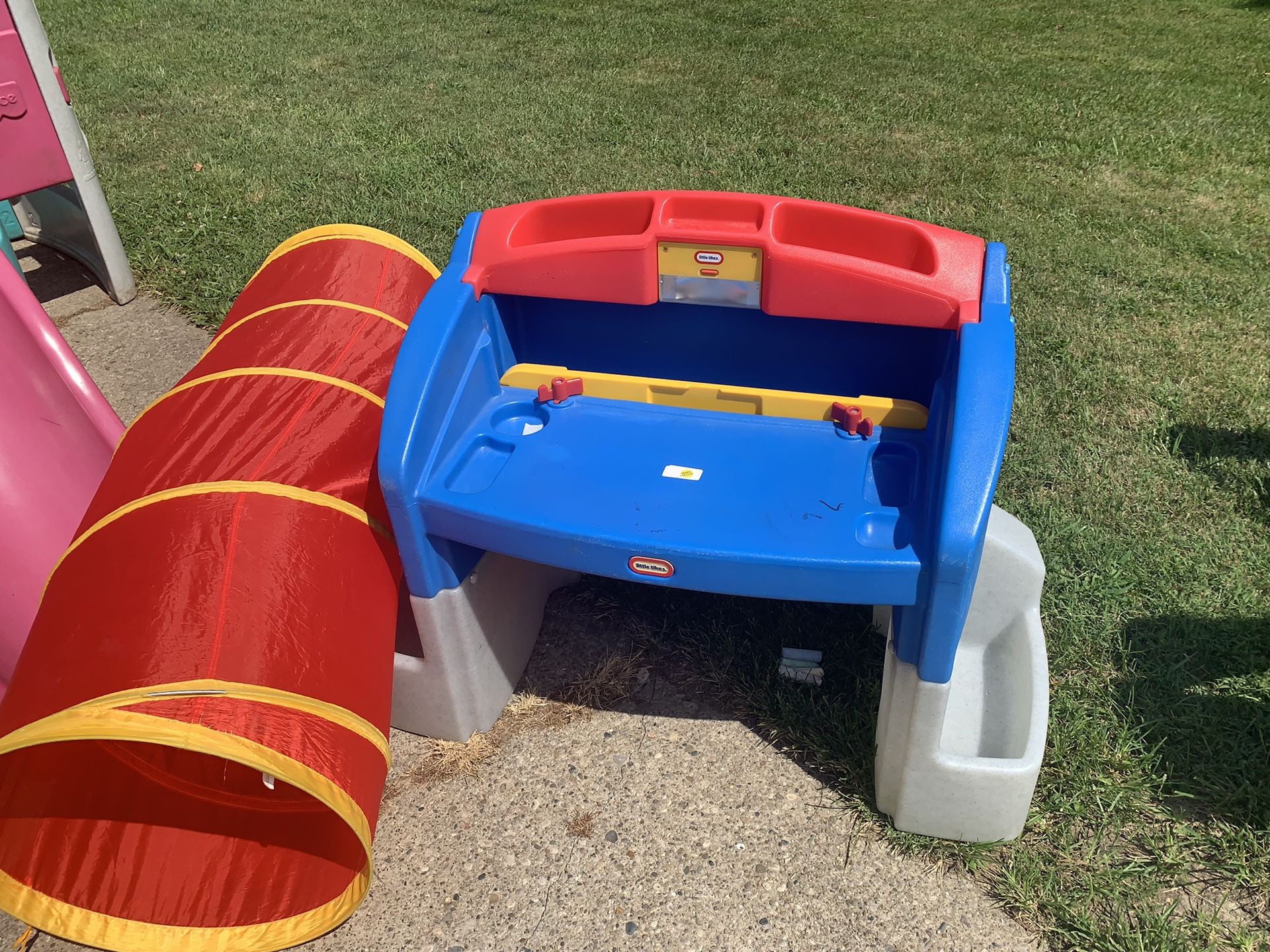 Kids desk