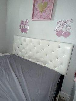 White Queen Bed Frame w/ Tufted Crystal Headboard & Footboard – Great Condition