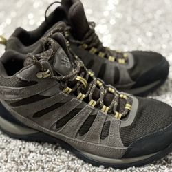Boots Columbia Size 9