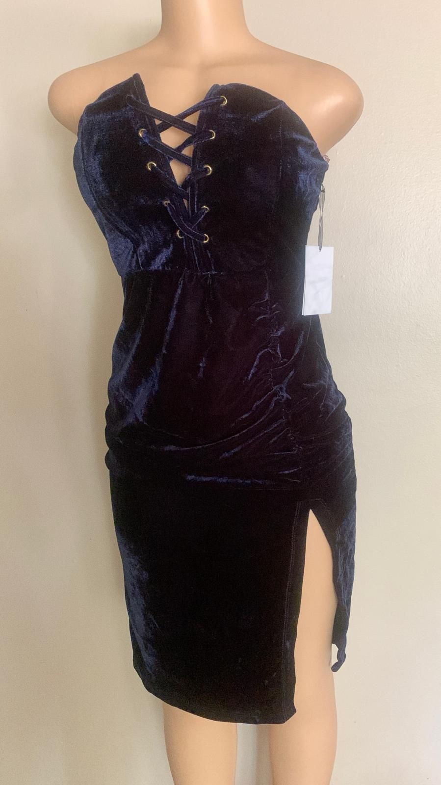 Vestido En Terciopelo Azul Oscuro