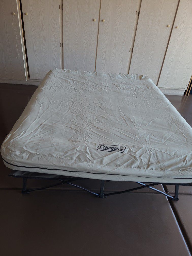 Immaculately Clean! Off-the-floor Air Mattress Bed With Frame And Pump! 