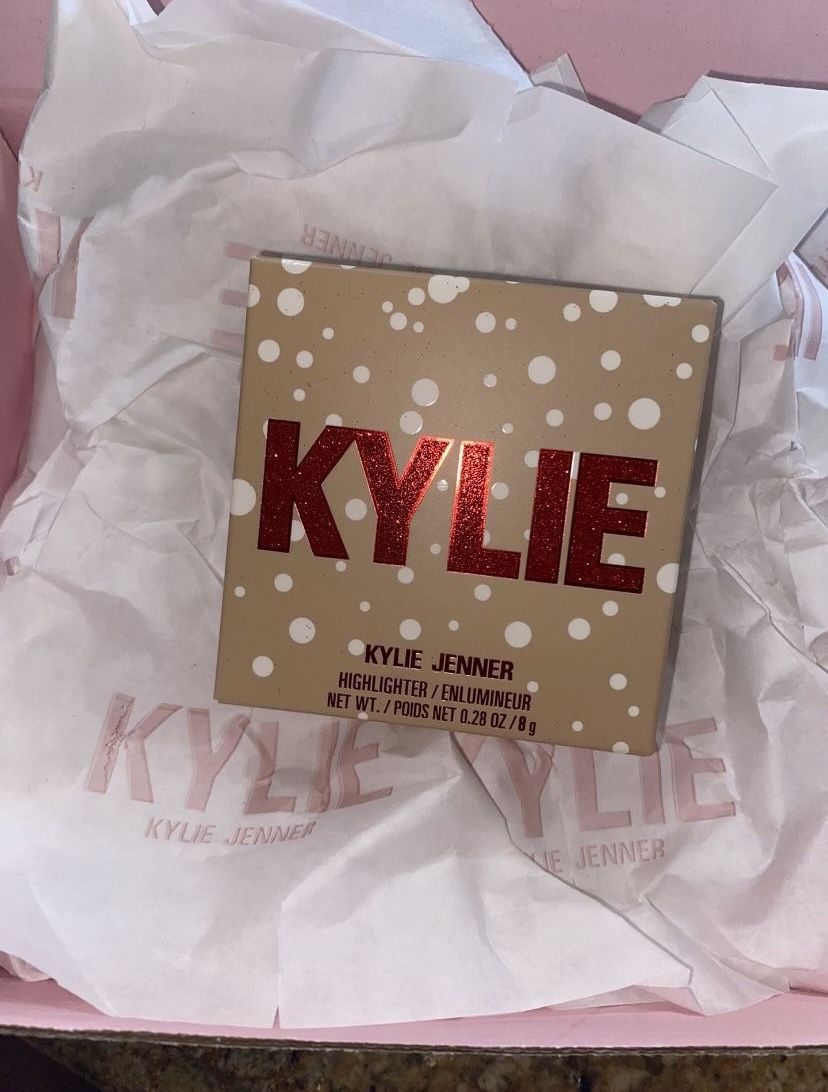 Kylie Jenner Winter Rose Holiday Highlighter