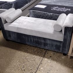 Gray Pleated Velvet Bench With 2 Pillows 