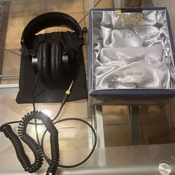 Sony MDR-7506 Closed-Back Professional Headphones
