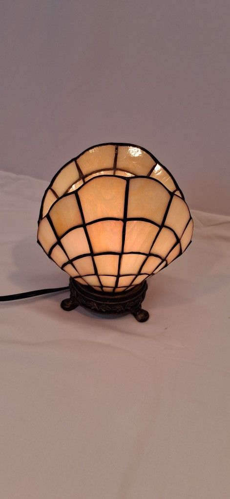 Vintage Art Deco Tiffany Style Clam Shell Lamp