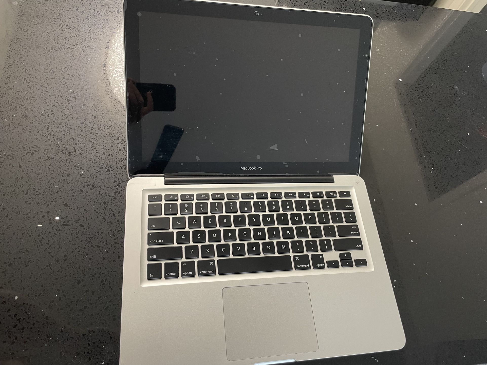 KTOWN MacBook Pro 2012 Unibody Bundle With Laptop Case And Charger