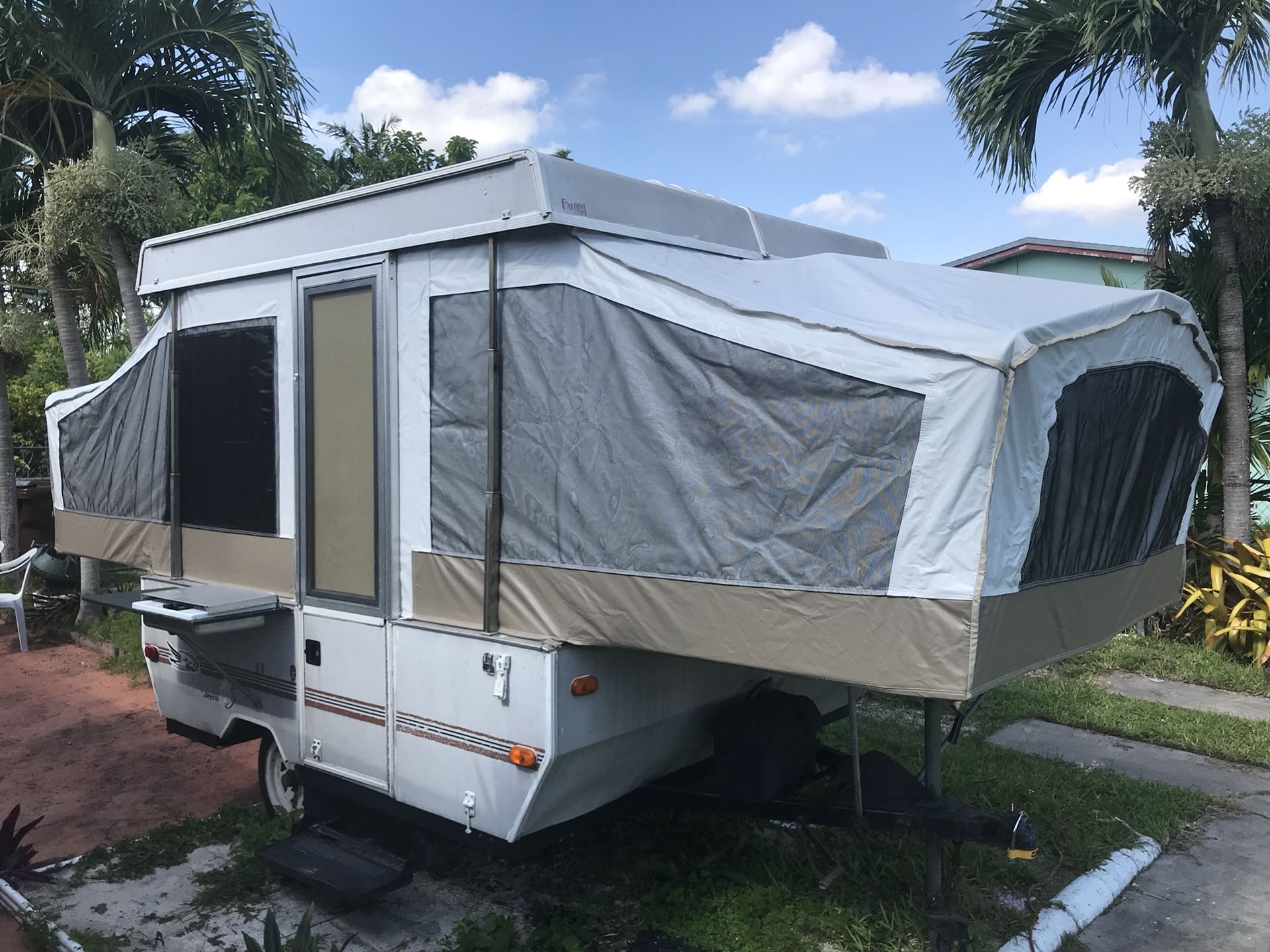 2001 Jayco Qwest Pop-Up Camper Trailer