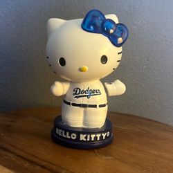 LA Dodgers Hello Kitty Statue