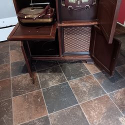 1950s Zenith Long Adistance Radio Including Record Changer