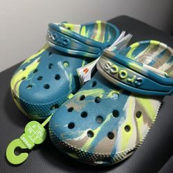 Toddler Crocs Size 9
