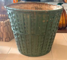 Baskets x 6- home decor/storage