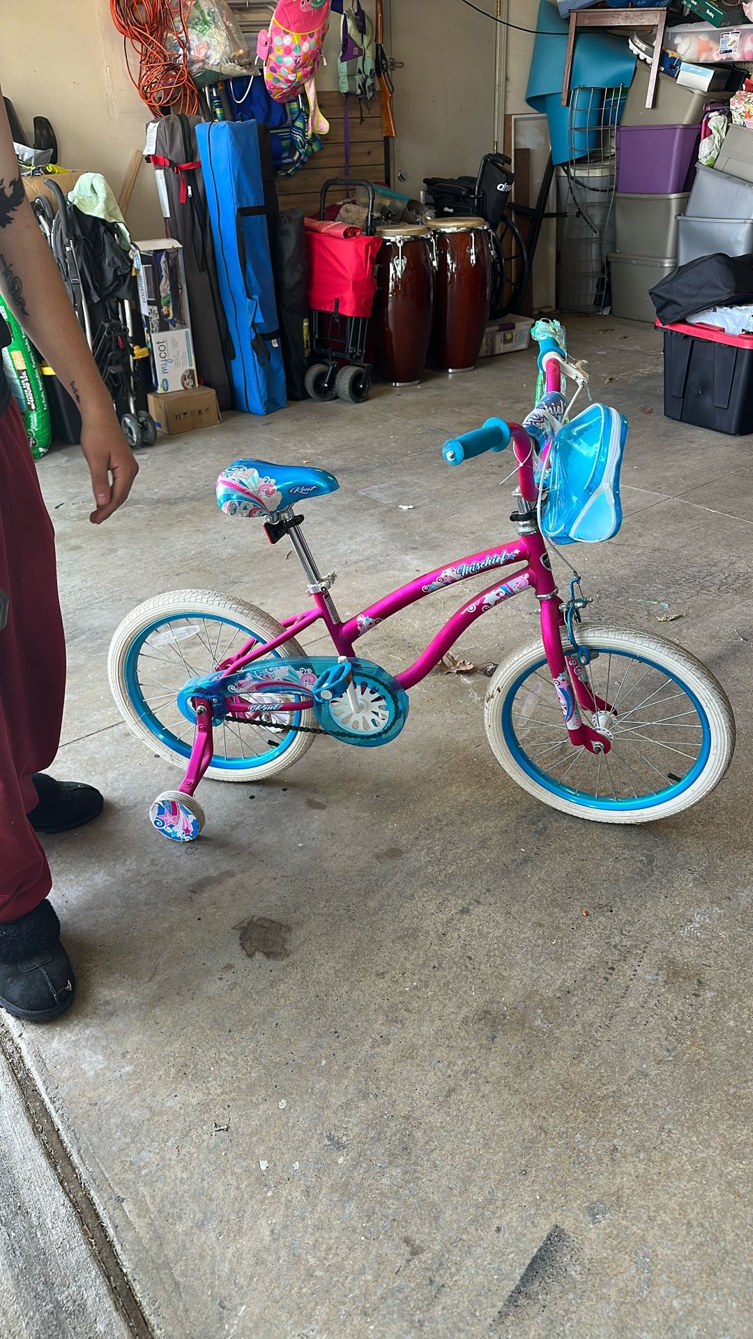 Kids bike with training wheels