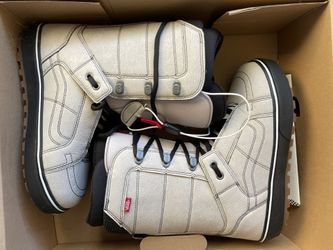 Brand New Size 10M Vans Snowboarding Boots