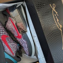Kobe 6 Protro Size 8 mens 3d Hollywood