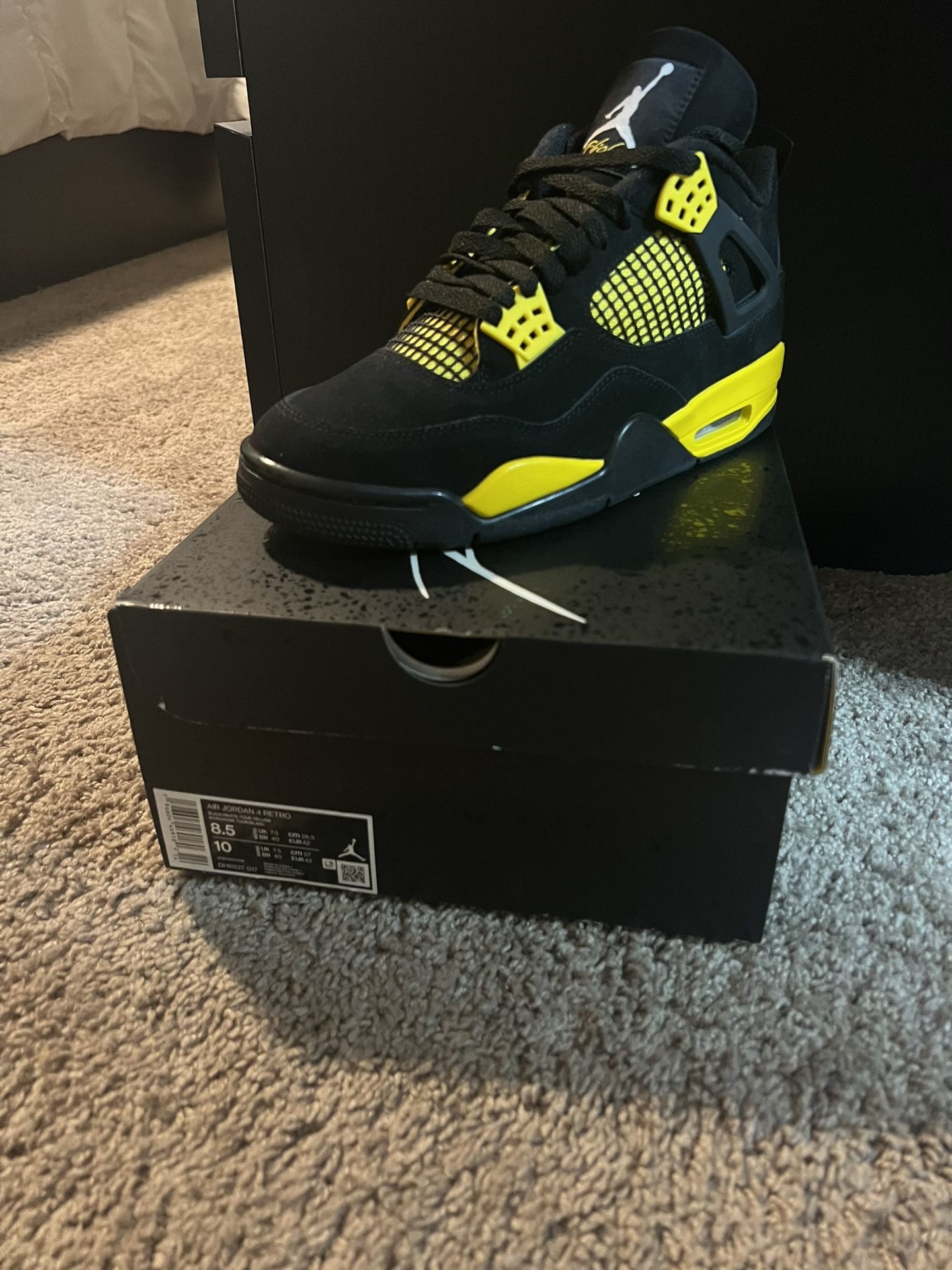 Jordan 4 Yellow Thunder Size 8.5