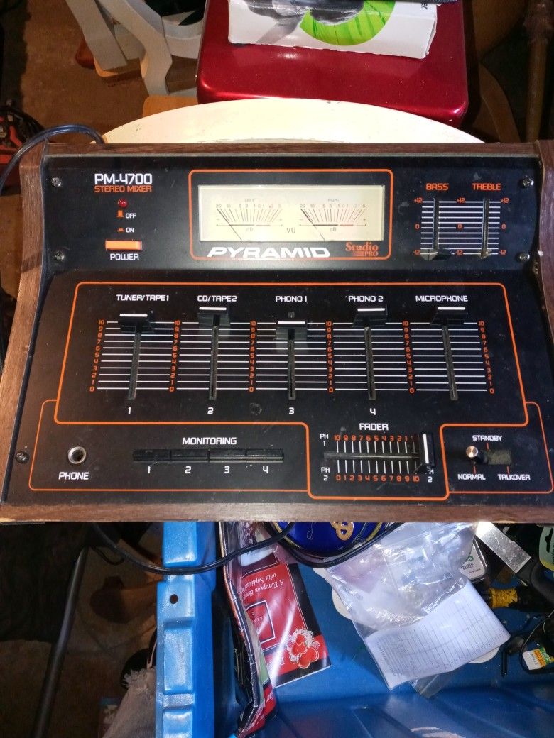 Pyramid Pm 4700 Mixer