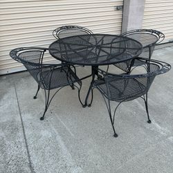 Heavy Wrought Iron Patio Garden Set Beautiful Condition 