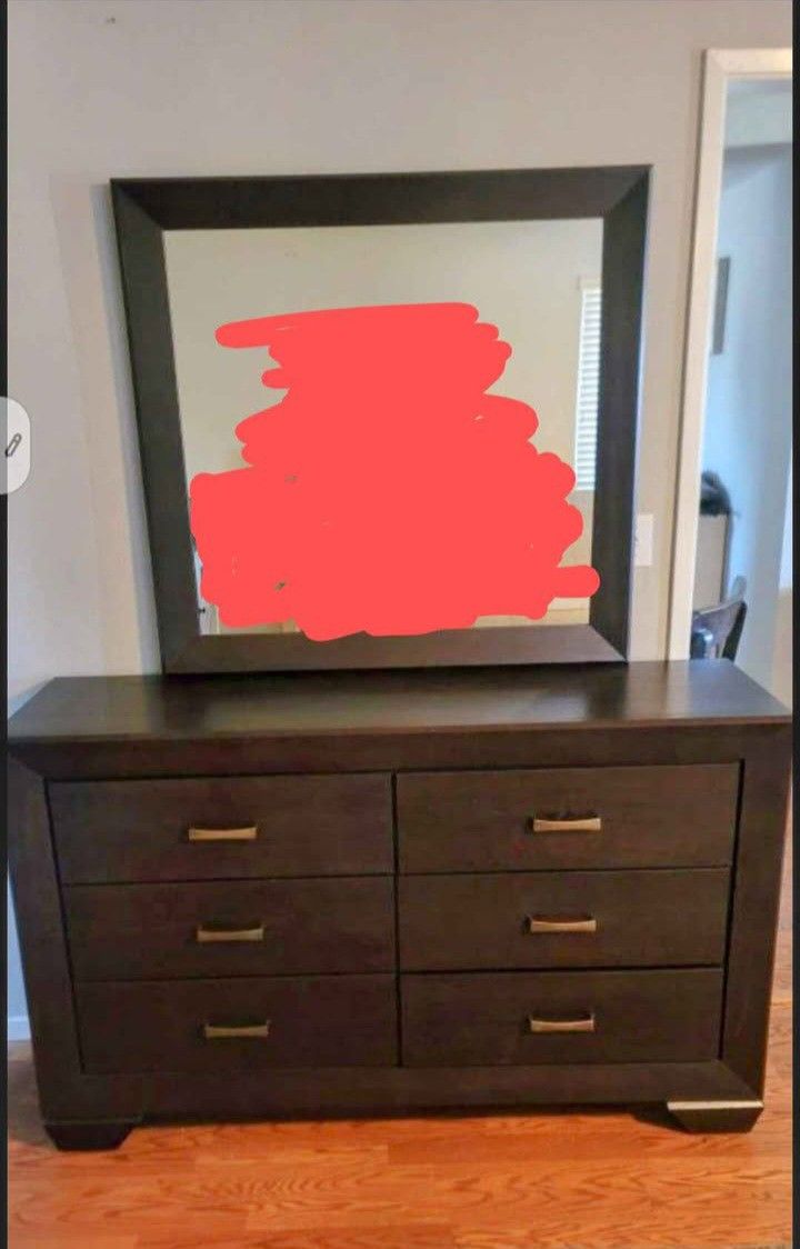 Coaster Dresser With Mirror