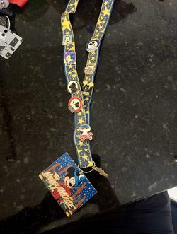 Walt Disney World Pin Trading Mickey Mouse Lanyard With 8 pins